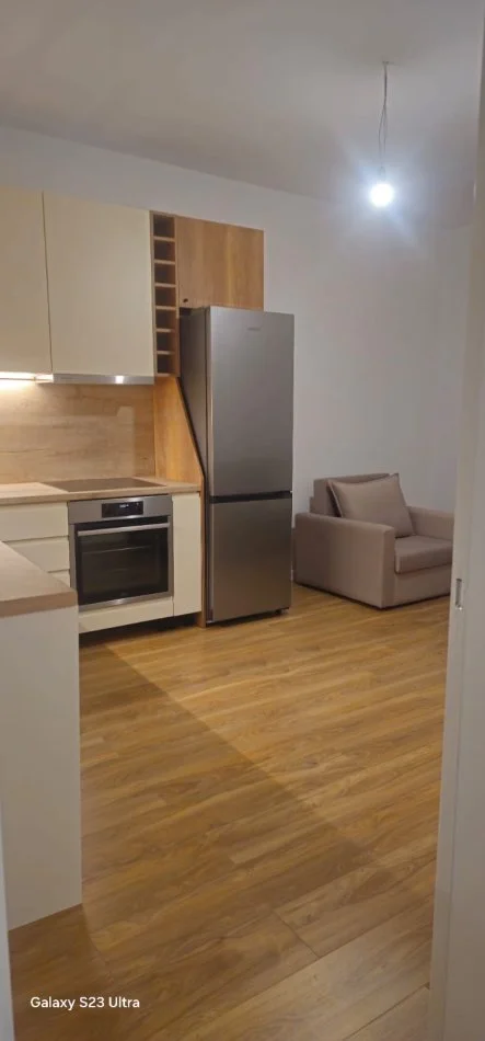 Shqiperi, jepet me qera apartament 2+1+Ballkon Kati 1, 85 m² 600 € (21 Dhjetori)