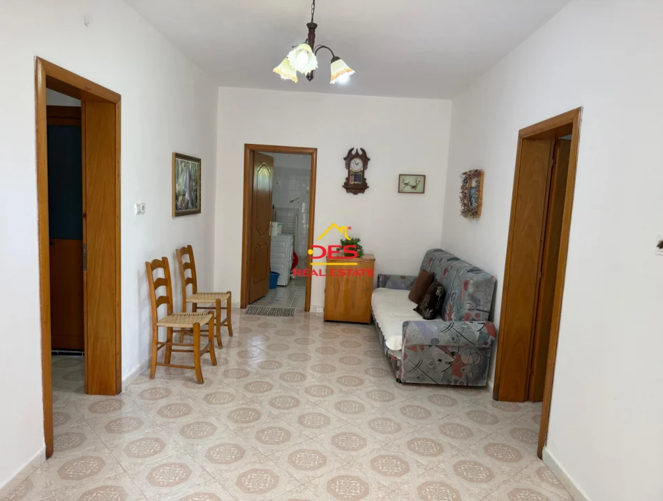 Vlore, jepet me qera shtepi 2+1+Ballkon Kati 0, 110 m² 400 € (Rruga Murat Tërbaçi)