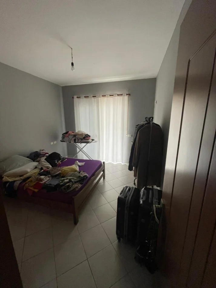 Tirane, jepet me qera apartament 2+1+Ballkon Kati 5, 95 m² 400 € 