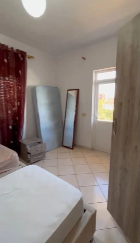 Tirane, jepet me qera shtepi 1+1+Ballkon Kati 2, 70 m² 320 € (rruga Andon frasheri)