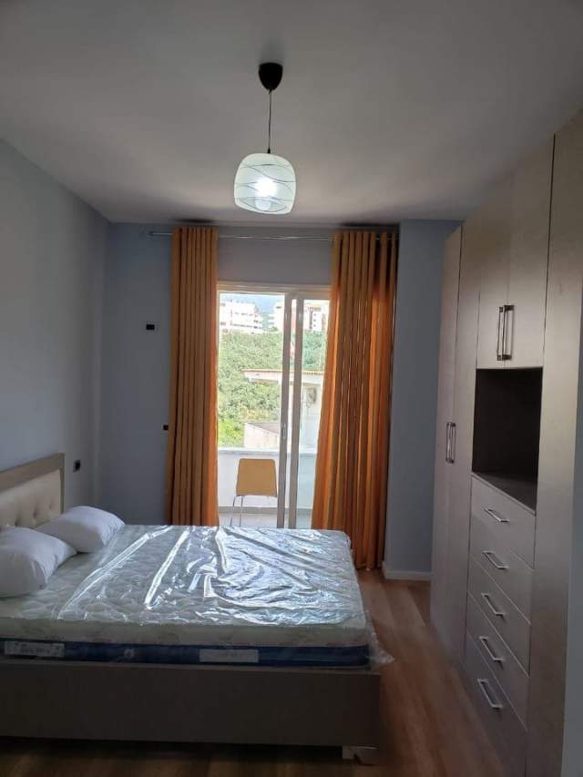 Tirane, jepet me qera apartament 1+1+BLK Kati 3, 80 m² 35.000 Leke (prane restorant Fresku)
