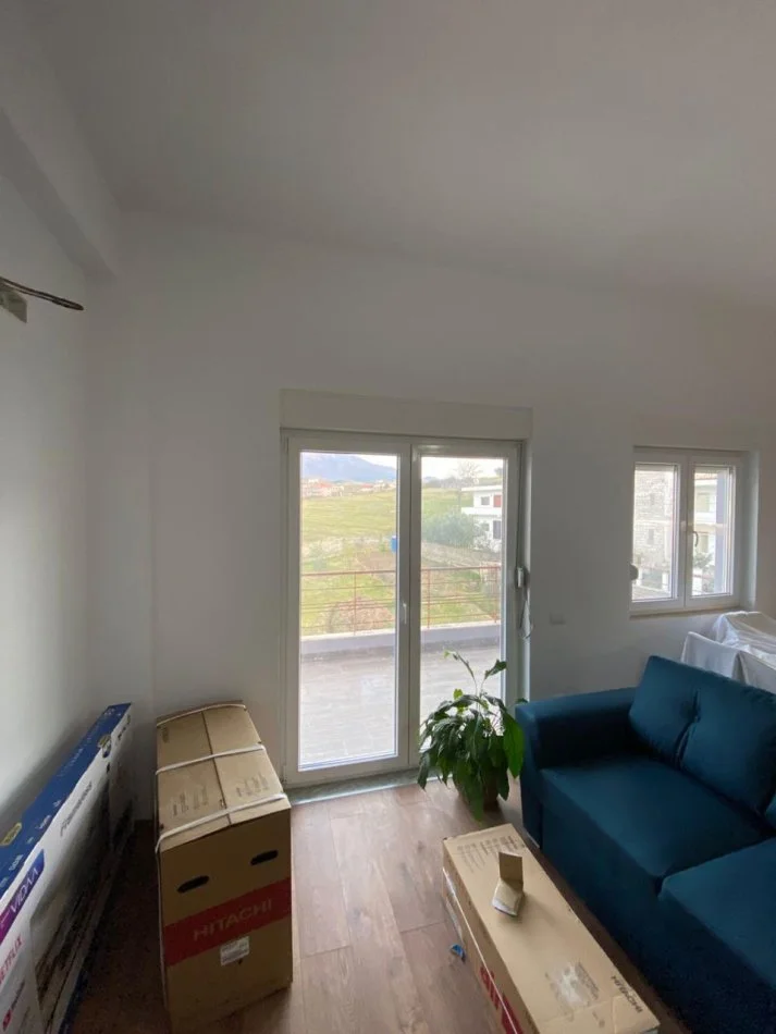 Tirane, jepet me qera apartament 1+1 , 