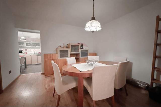 Tirane, jepet me qera apartament 2+1 Kati 2, 120 m² 900 Euro (Bllok)