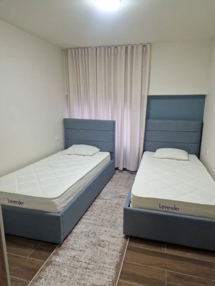 Tirane, jepet me qera apartament 2+1 Kati 1, 84 m² 700 € (STACIONI I TRENIT)