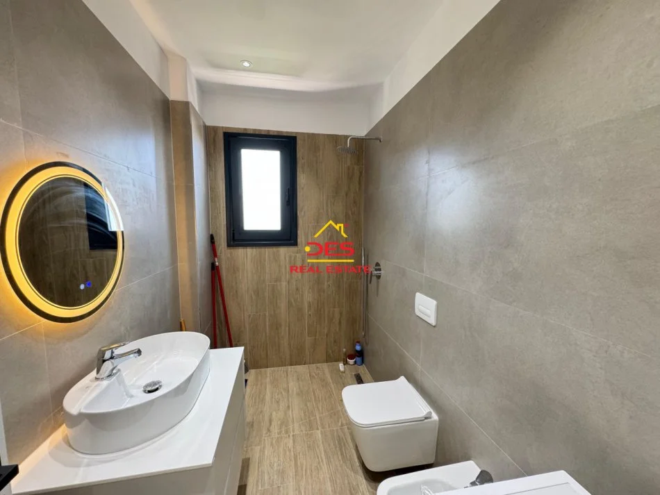 Vlore, jepet me qera apartament 1+1+Ballkon Kati 2, 70 m² 300 € (Rruga Gjergj Kastrioti)