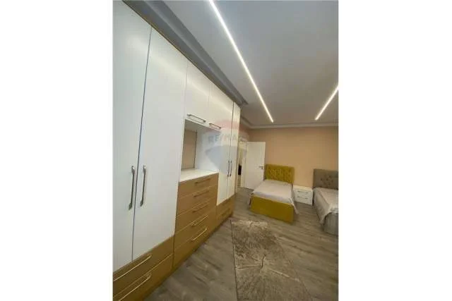 Tirane, jepet me qera apartament 3+1 Kati 1, 134 m² 800 Euro (Don Bosko)