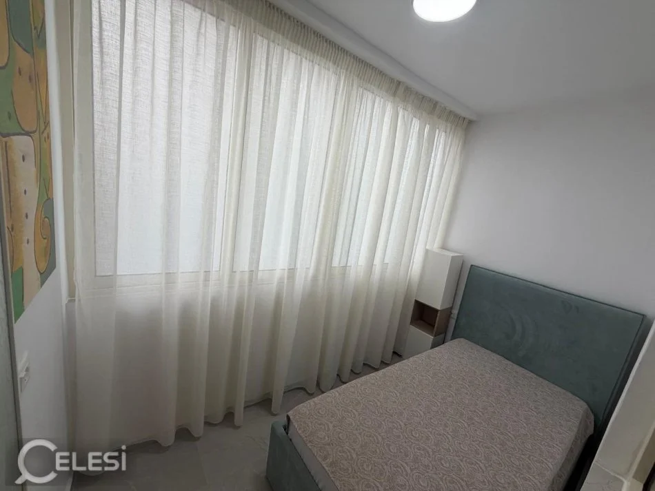 Tirane, jepet me qera apartament duplex 2+1+Aneks+Ballkon Kati 2, 95 m² 700 € (BULEVARDI ZOGU I PARE)