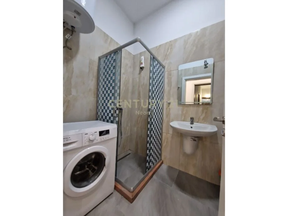 Tirane, jepet me qera 2+1 Kati 1, 121 m² 700 € (Rruga Peti)