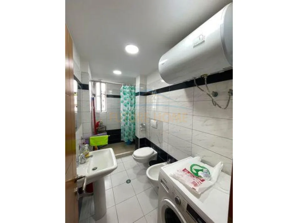 Tirane, jepet me qera apartament 3+1 Kati 3, 90 m² 600 € (RRUGA BARDHYL)