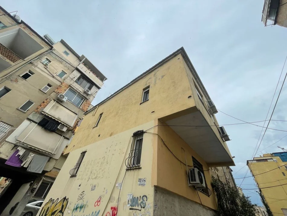 Tirane, shitet shtepi Kati 3, 247 m² 400.000 € (Qender)
