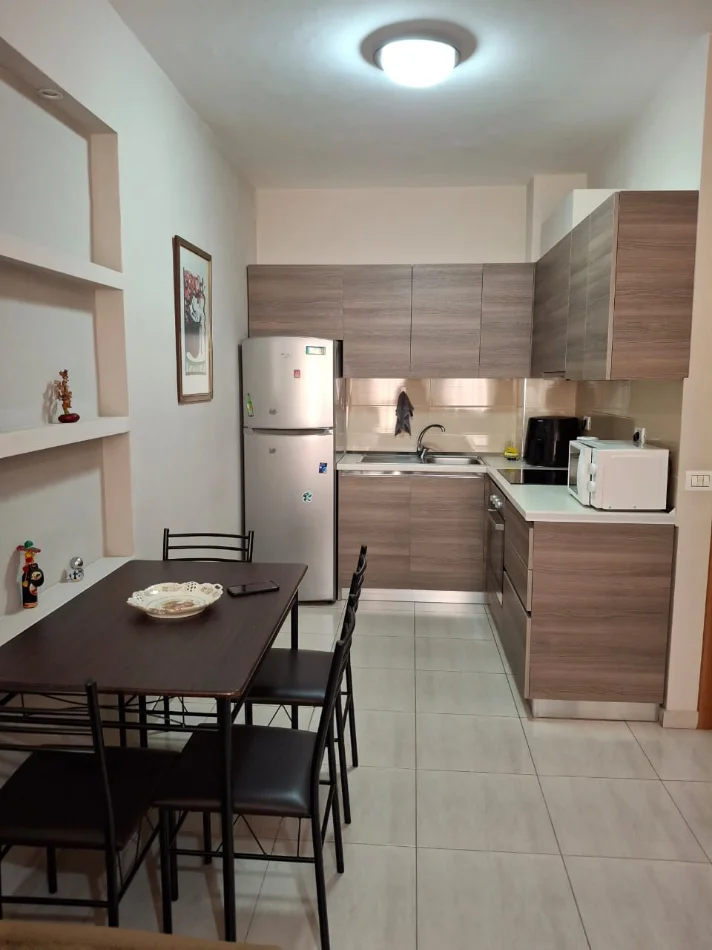 Tirane, shitet apartament 1+1 Kati 3, 73 m² 125.000 € (prapa Fabrikes se Miellit)