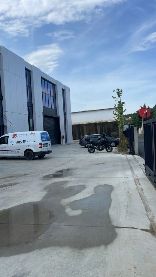 Tirane, jepet me qera ambjent biznesi Kati 1, 200 m² 1.500 € (Mezez)