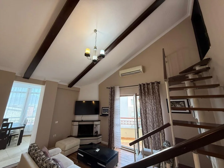 Tirane, jepet me qera apartament duplex 1+1+Ballkon Kati 6, 90 m² 600 € (rruga Bill Klinton)