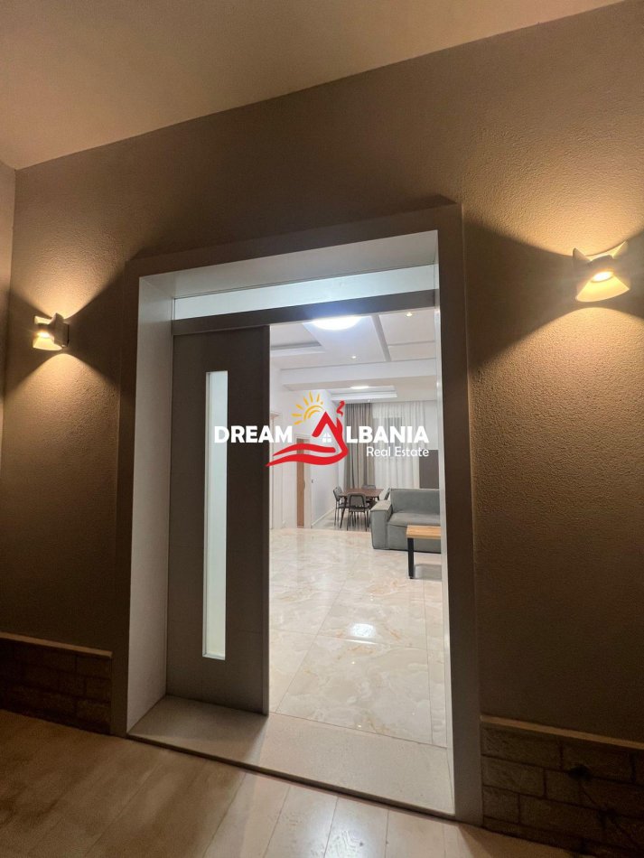 Tirane, jepet me qera apartament 2+1 , 137 m² 550 € 