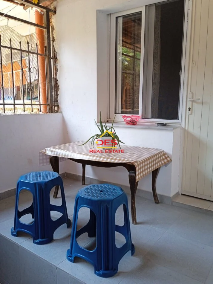 Vlore, jepet me qera apartament 1+1+Ballkon Kati 1, 70 m² 300 € (Rruga Fejzo Mema)