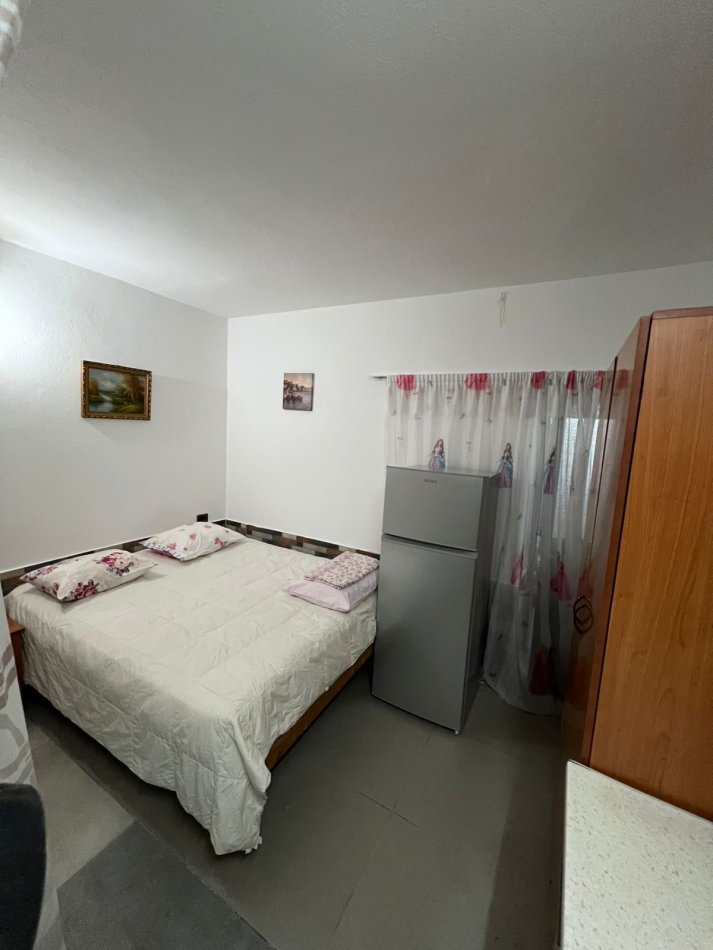 Tirane, jap me qera garsonier 1+1 Kati 1, 200 € (Sander Bruzi)