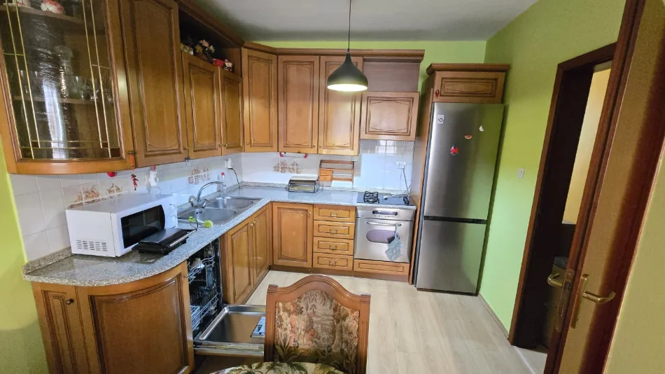 Tirane, jepet me qera apartament 2+1 Kati 3, 92 m² 1.000 € (Blloku)