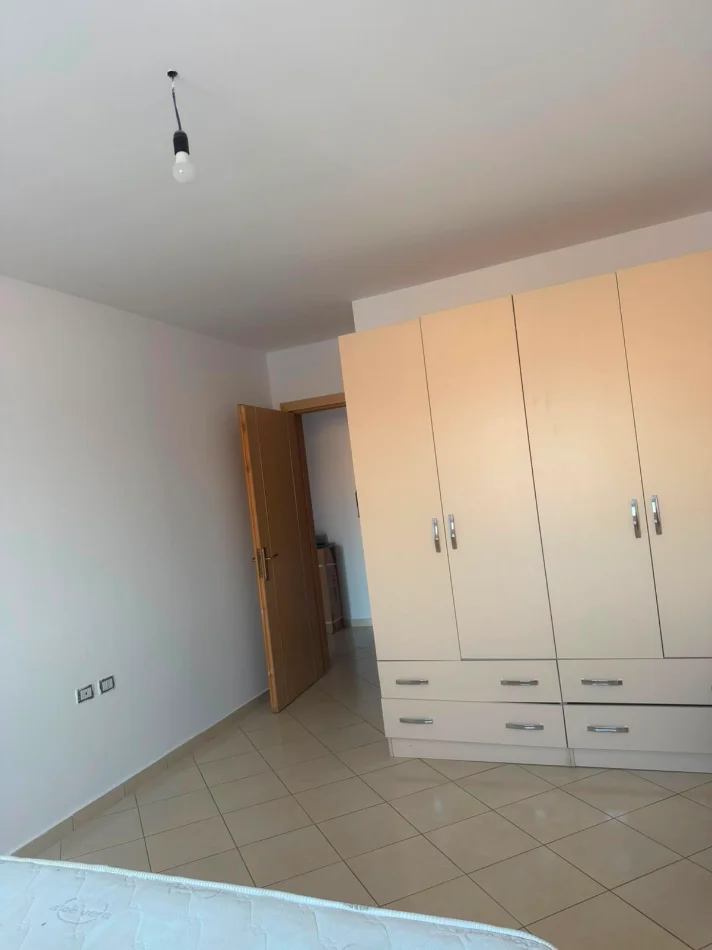 Tirane, shitet apartament 1+1 , 90 m² 123.500 € (Mbrapa Univers lounge)