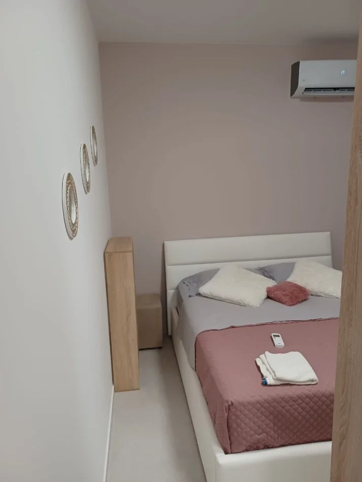 Tirane, jepet me qera garsonier 1+1 Kati 1, 400 € (2-palmat Astir)