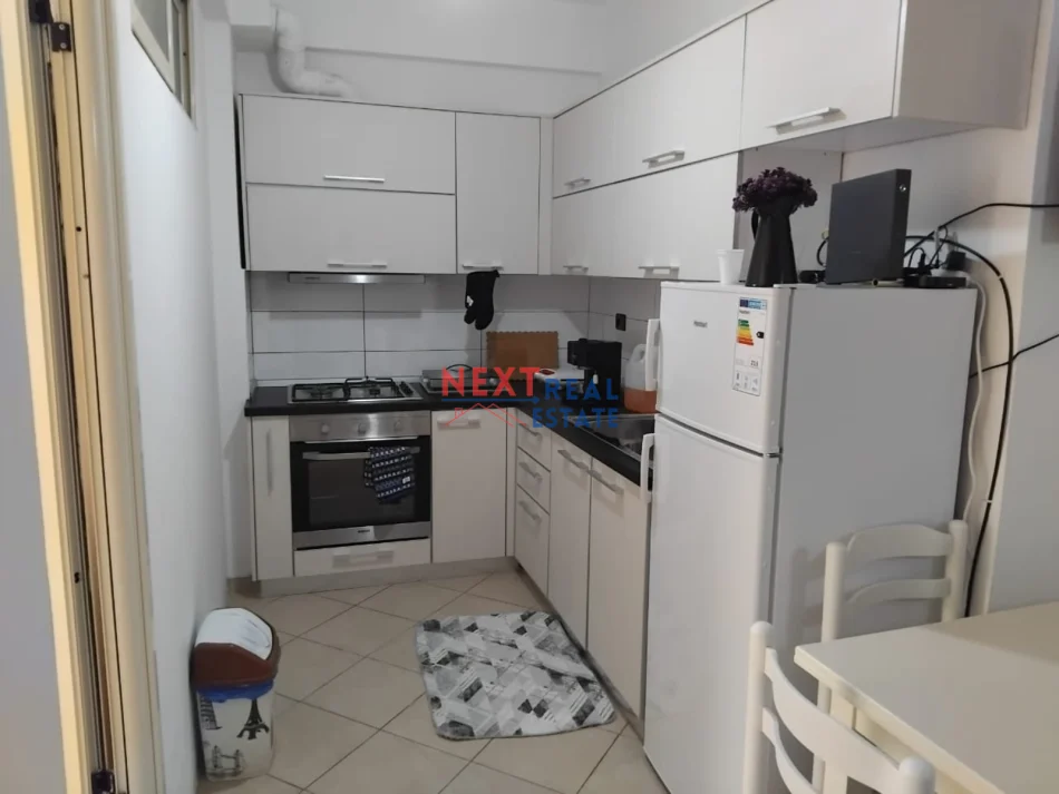 Vlore, jepet me qera apartament 2+1+Ballkon Kati 3, 70 m² 500 € (GJYKATA E RRETHIT GJYQESOR VLORE)