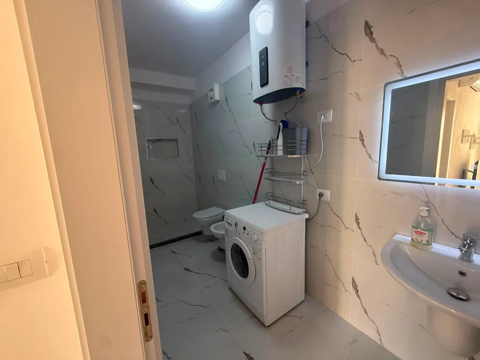 Tirane, jepet me qera apartament 1+1 Kati 2, 70 m² 640 € (Zogu i Zi)