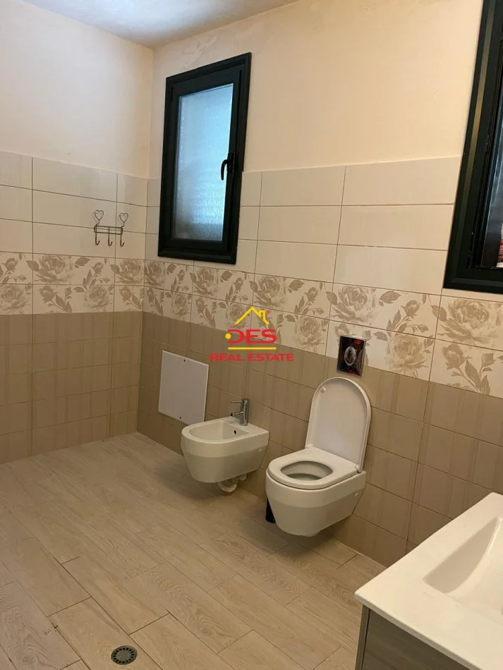 Vlore, jepet me qera shtepi 2+1+Ballkon Kati 0, 100 m² 500 € (Rruga Petro Marko)