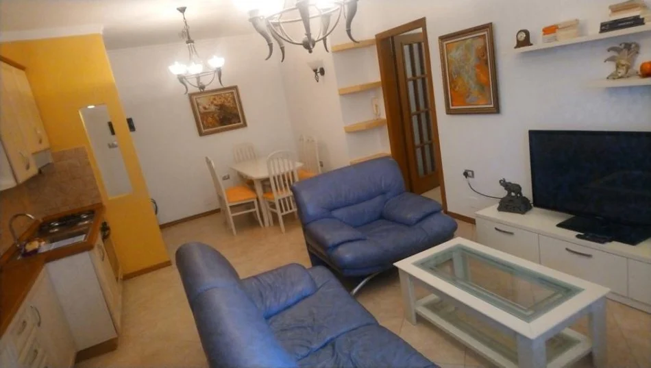 Tirane, jepet me qera apartament 2+1 Kati 8, 80 m² 750 € (Le Bon, Mine Peza)
