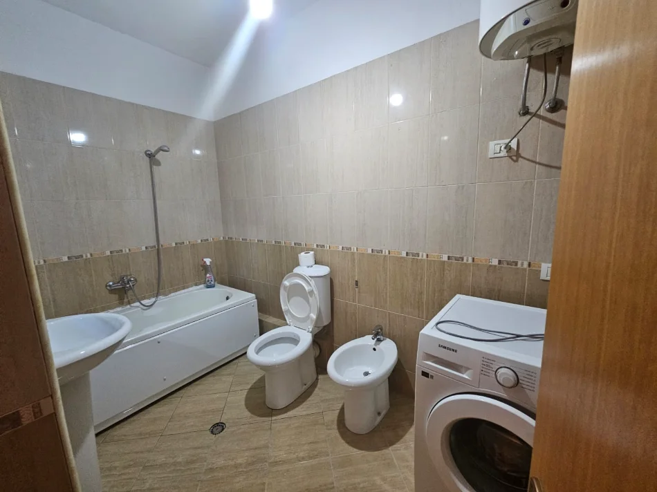 Tirane, jepet me qera apartament 2+1 Kati 7, 100 m² 500 € (Unaza e Re)