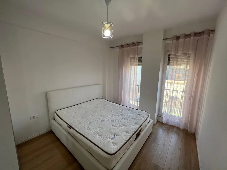 Tirane, jepet me qera apartament 1+1+Ballkon Kati 3, 57 m² 600 € (21 dhjetori)