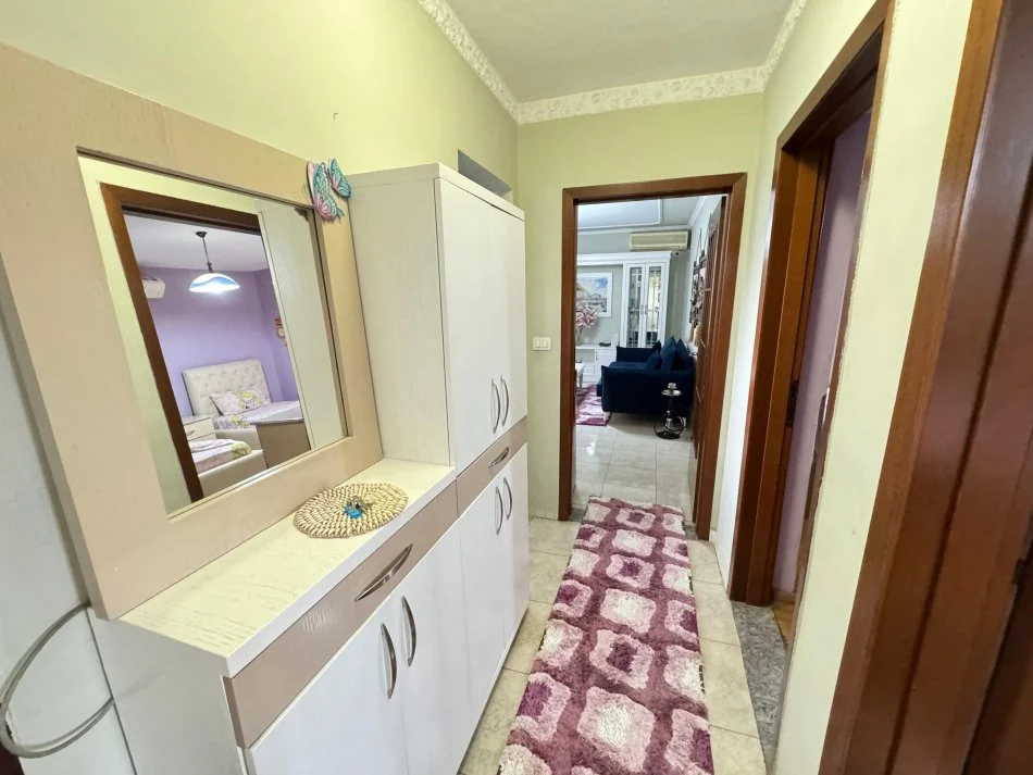 Tirane, jepet me qera apartament 2+1+Ballkon Kati 5, 60 m² 500 € (Muhamet gjollesha)