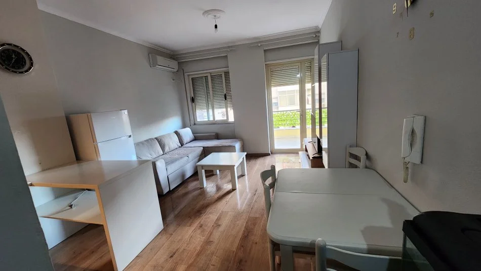 Tirane, jepet me qera apartament 1+1 , 60 m² 450 € (Astir)