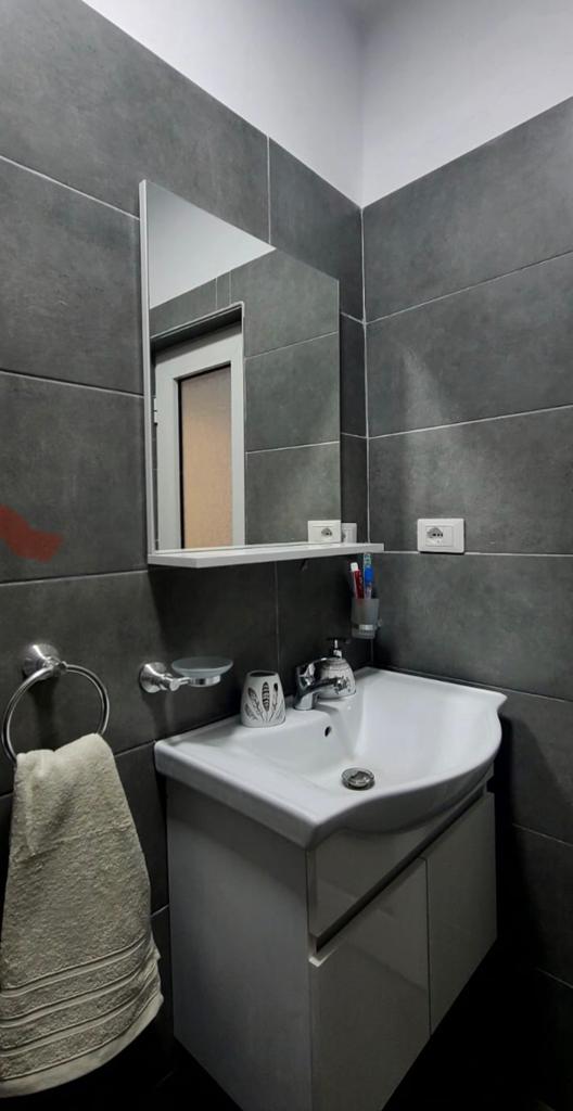 Tirane, jepet me qera apartament 2+1+BLK Kati 2, 65 m² 600 Euro (rruga lidhja e Prizrenit)