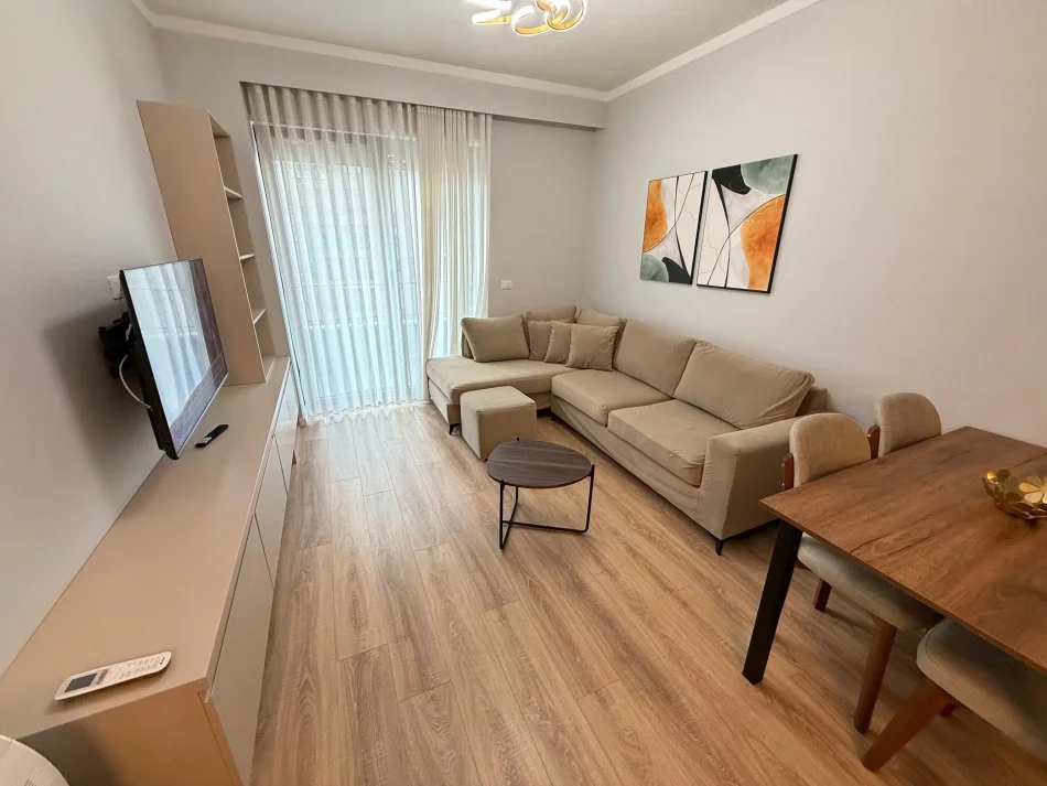 Tirane, jepet me qera apartament 2+1 Kati 4, 121 m² 700 € (Stacioni i trenit)