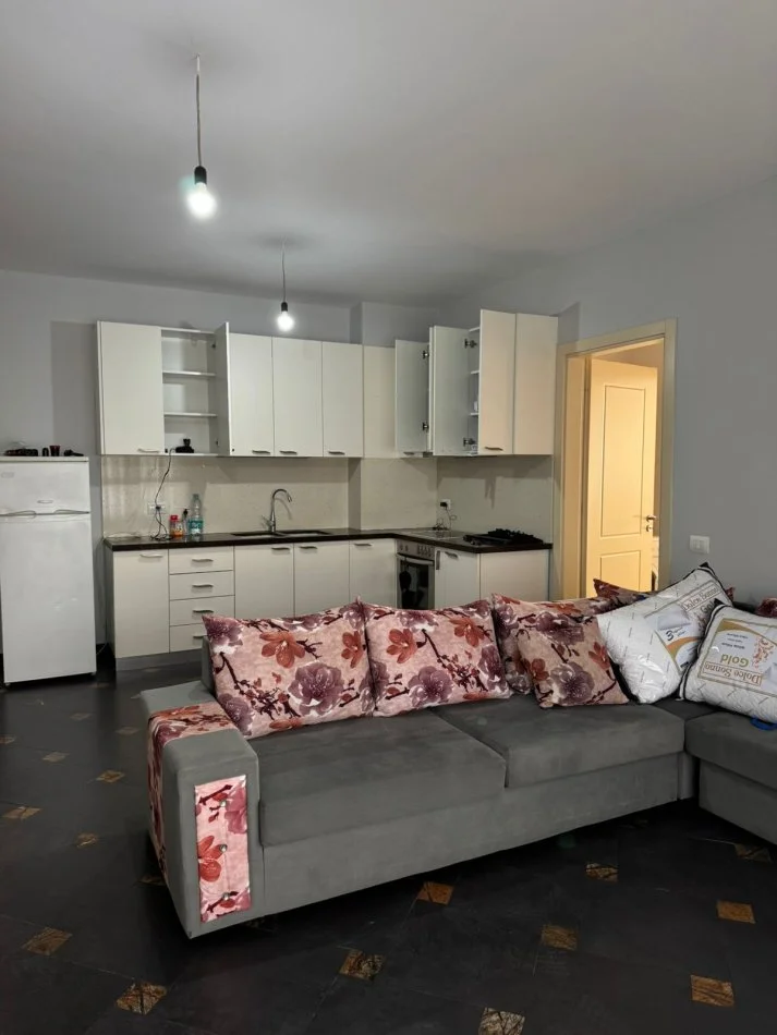 Tirane, jepet me qera apartament 2+1+Ballkon Kati 6, 128 m² 430 € (Casa Italia)