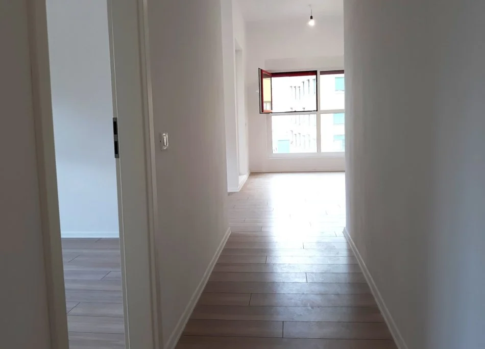 Tirane, shitet apartament 1+1+Ballkon Kati 3, 67 m² 93.000 € (Ali Demi)