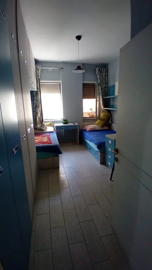 Tirane, jepet me qera apartament 2+1+Ballkon Kati 4, 90 m² 550 € (Kodra e Diellit)