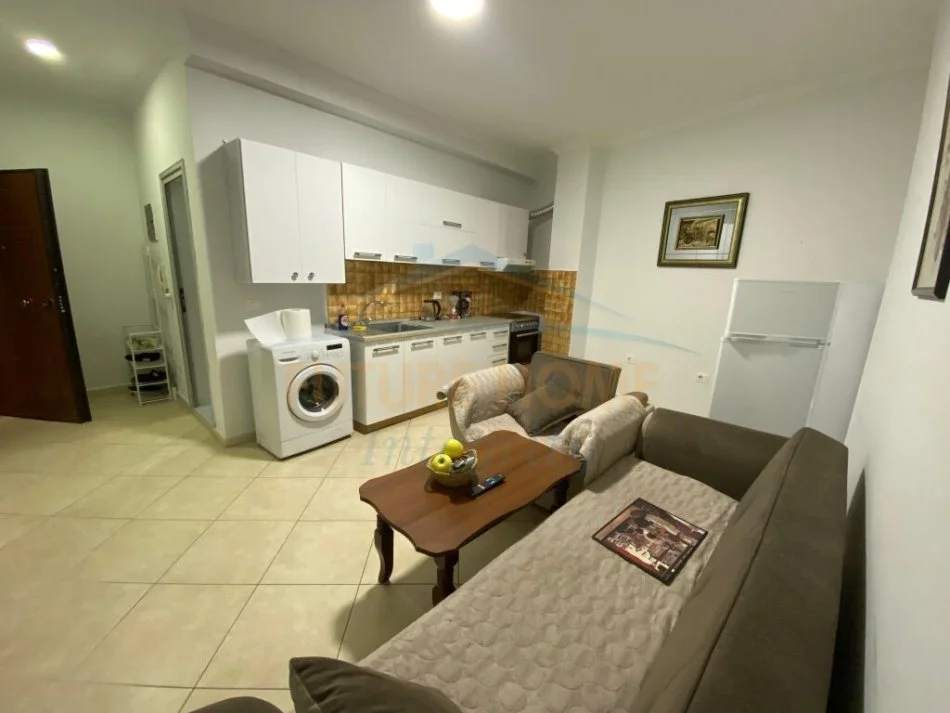 Tirane, jepet me qera apartament 1+1+Ballkon Kati 8, 500 m² 500 € (Rruga Elbasanit)