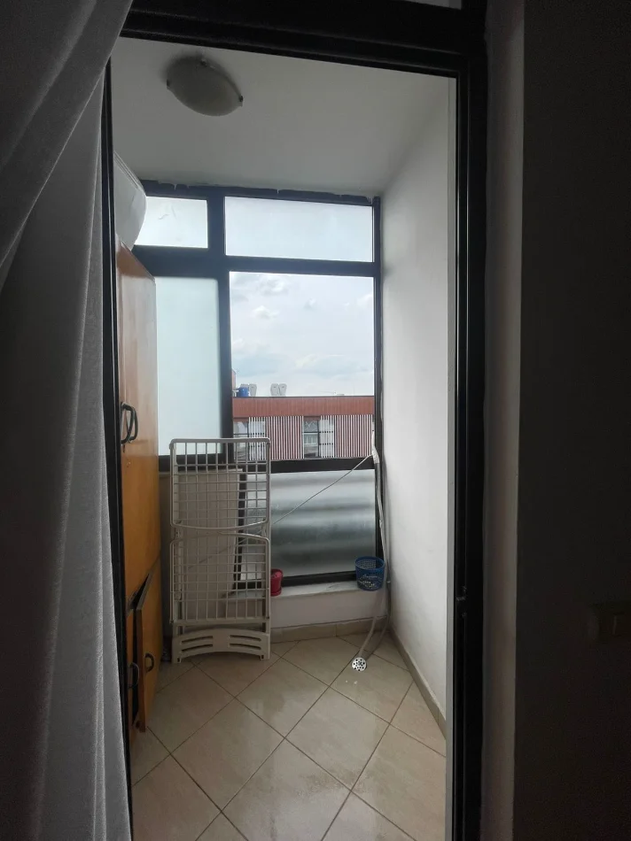 Tirane, jepet me qera apartament 2+1 Kati 9, 400 € (Jordan Misja)