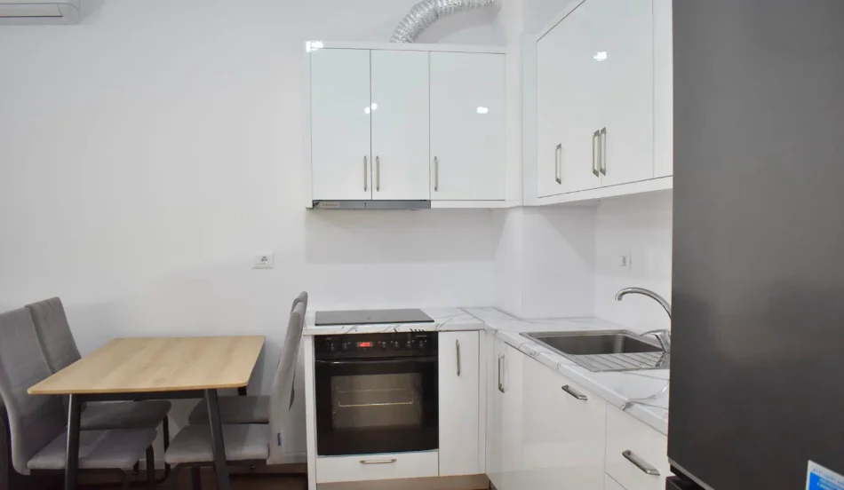 Shqiperi, jepet me qera apartament 1+1 Kati 5, 60 m² 450 € (Ali Demi)