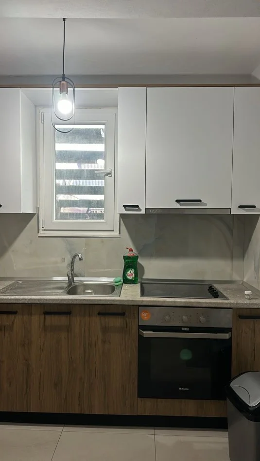 Tirane, jepet me qera apartament 1+1 Kati 0, 65 m² 300 € 