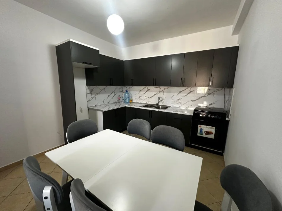 Tirane, jepet me qera apartament 1+1 Kati 6, 70 m² 400 € (PRANE ARTISTIT)