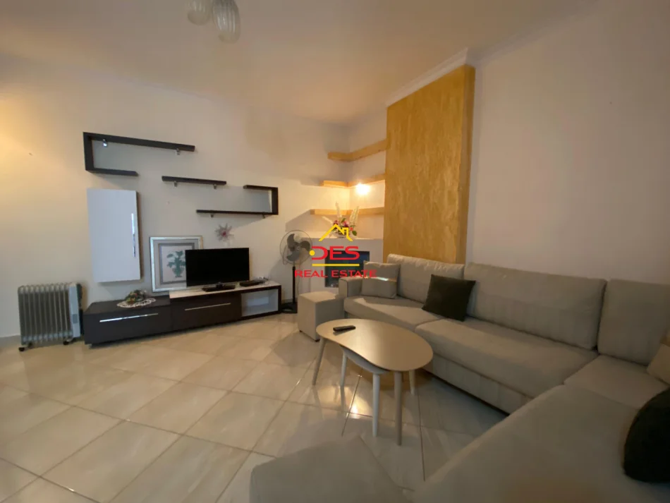 Vlore, jepet me qera apartament 2+1+Ballkon Kati 7, 400 m² 400 € (Rruga Hasan Kushta)