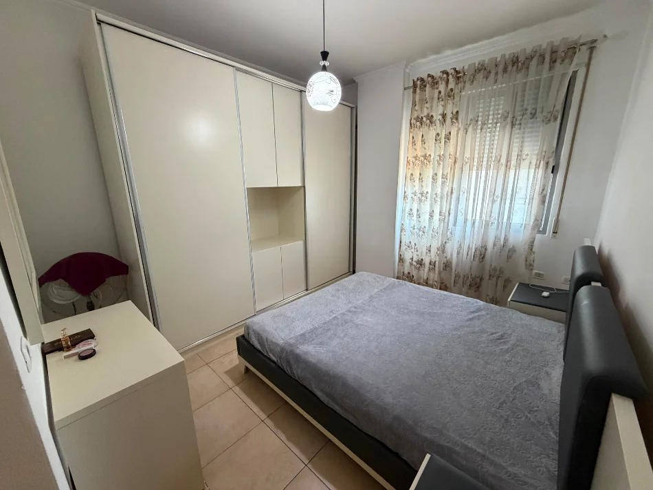Tirane, jepet me qera apartament 2+1+Ballkon Kati 3, 95 m² 500 € (Apartament 2+1 Per Qera Prane Casa Italia Plotesisht I Mobiluar)