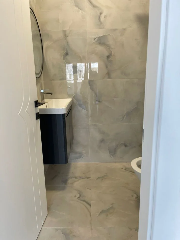 Tirane, jepet me qera apartament 3+1+Ballkon, Kati 6, 127 m² 700 € (Ne Astir)