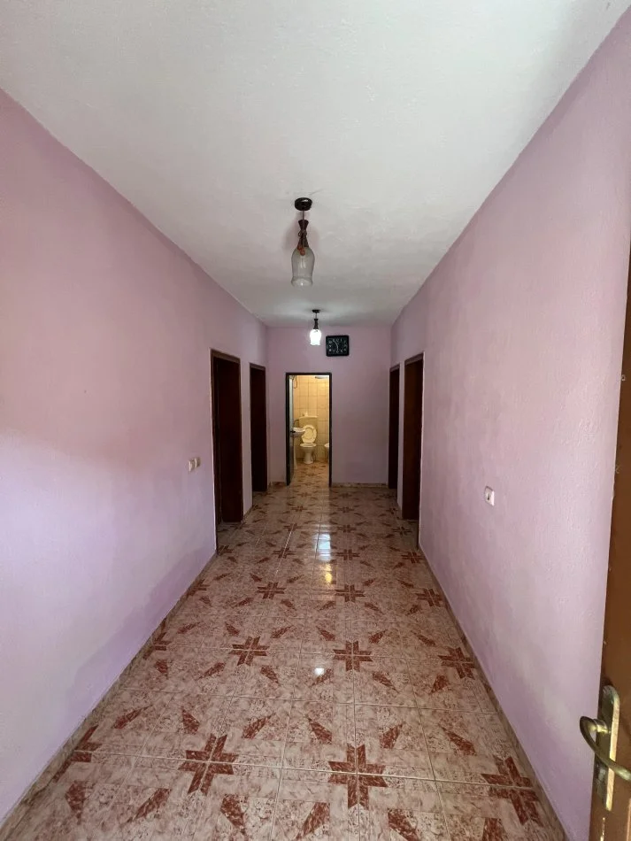 Tirane, shitet shtepi 3+1 Kati 0, 282 m² 135.000 € (Liqeni Paskuqanit)