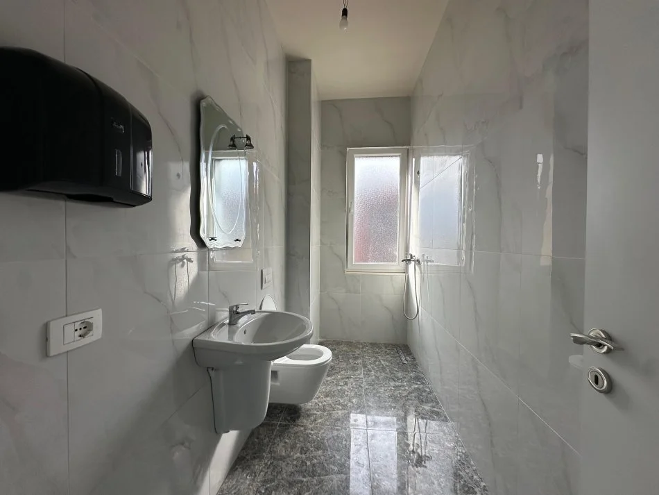 Tirane, shitet apartament 2+1+Ballkon Kati 6, 110 m² 285.000 € (sali butka)