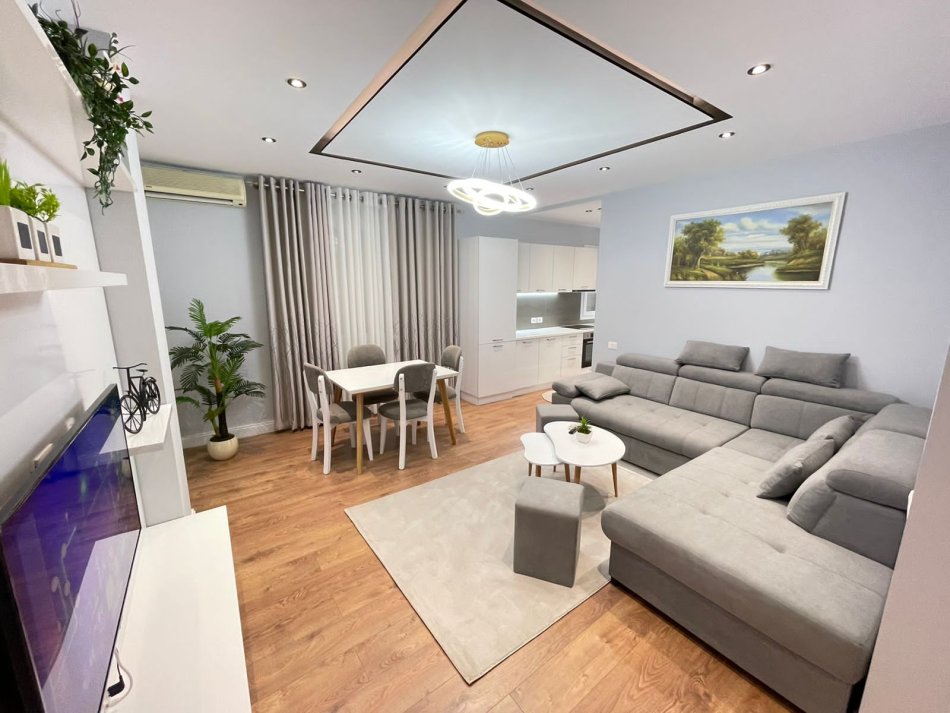 Tirane, jepet me qera apartament 2+1 Kati 2, 100 m² 690 € (rruga frosina plaku)