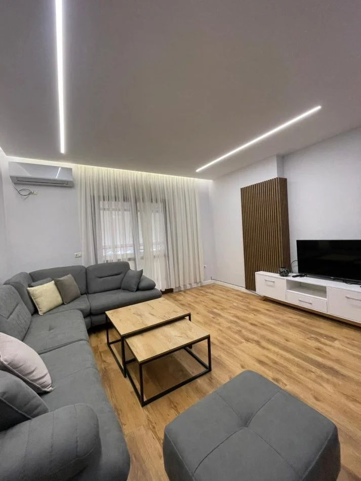 Tirane, shitet apartament 1+1 Kati 4, 75 m² 165.000 € (Komuna e Parisit)