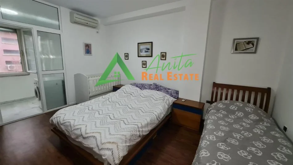 Tirane, jepet me qera apartament 1+1 Kati 2, 65 m² 600 € (Blloku)
