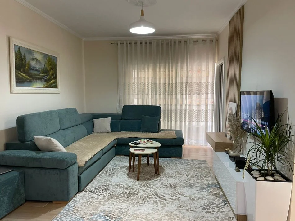 Tirane, jepet me qera apartament 1+1+Ballkon Kati 5, 650 € 